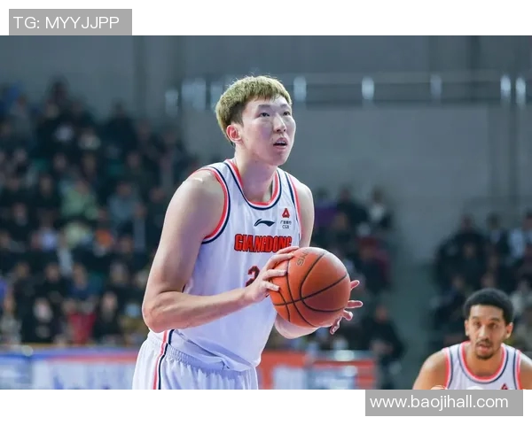 周琦代表中国参加篮球世界杯，成为国内热议焦点