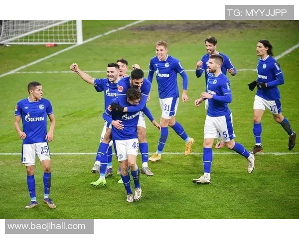 沙尔克04客场连胜，稳坐德甲榜首位置！